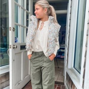 DELUC Styx Ditsy Floral Printed Puffer Vest